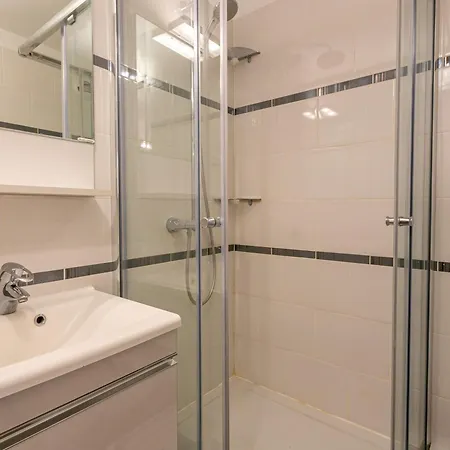 Rénové Avec Balcon, Parking Et Proche Pistes à - Fr-1-694-287 * Val-dʼIsère